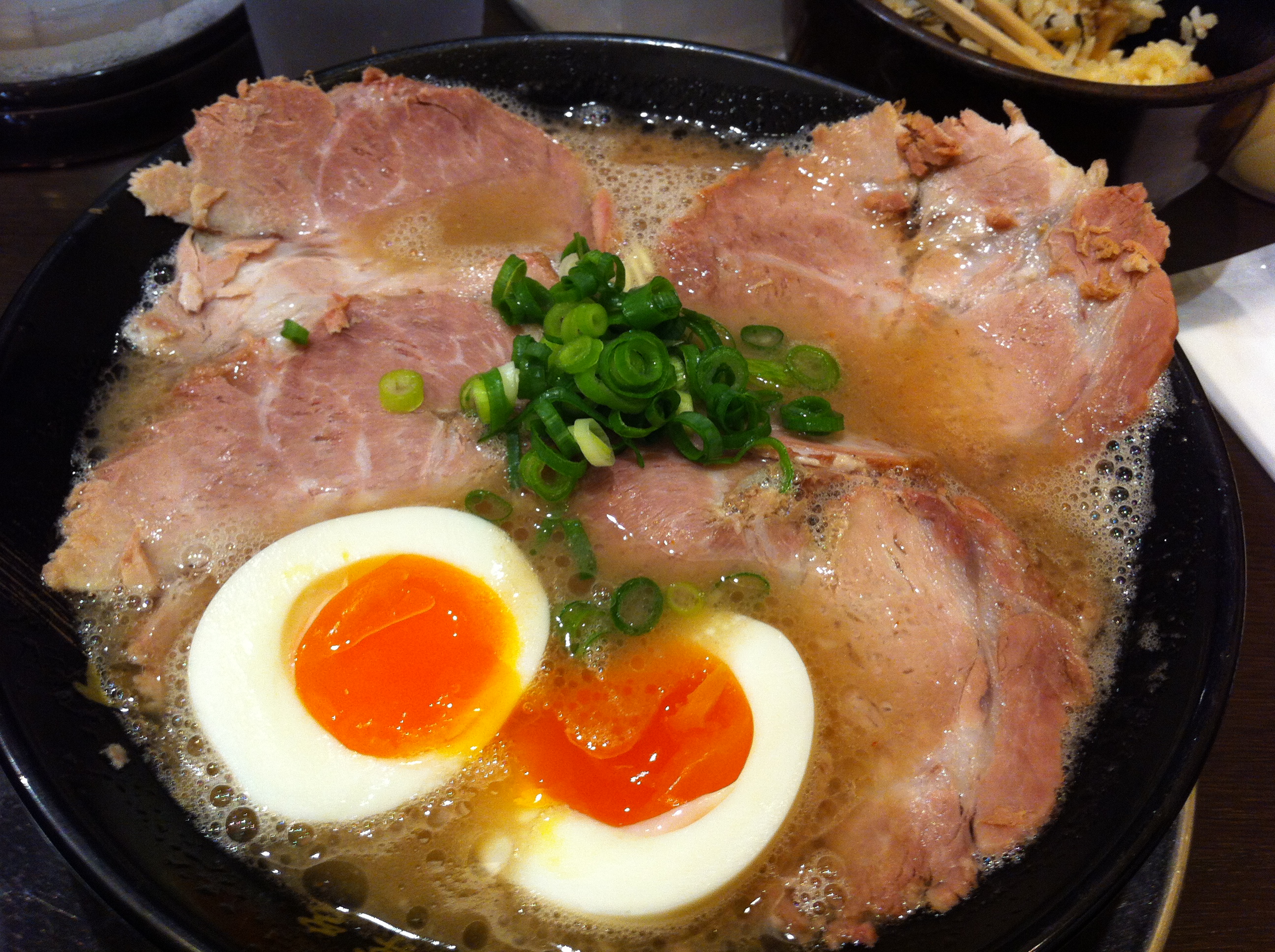 Goûter des ramen à la mode de Kyushu à la gare de Kyoto